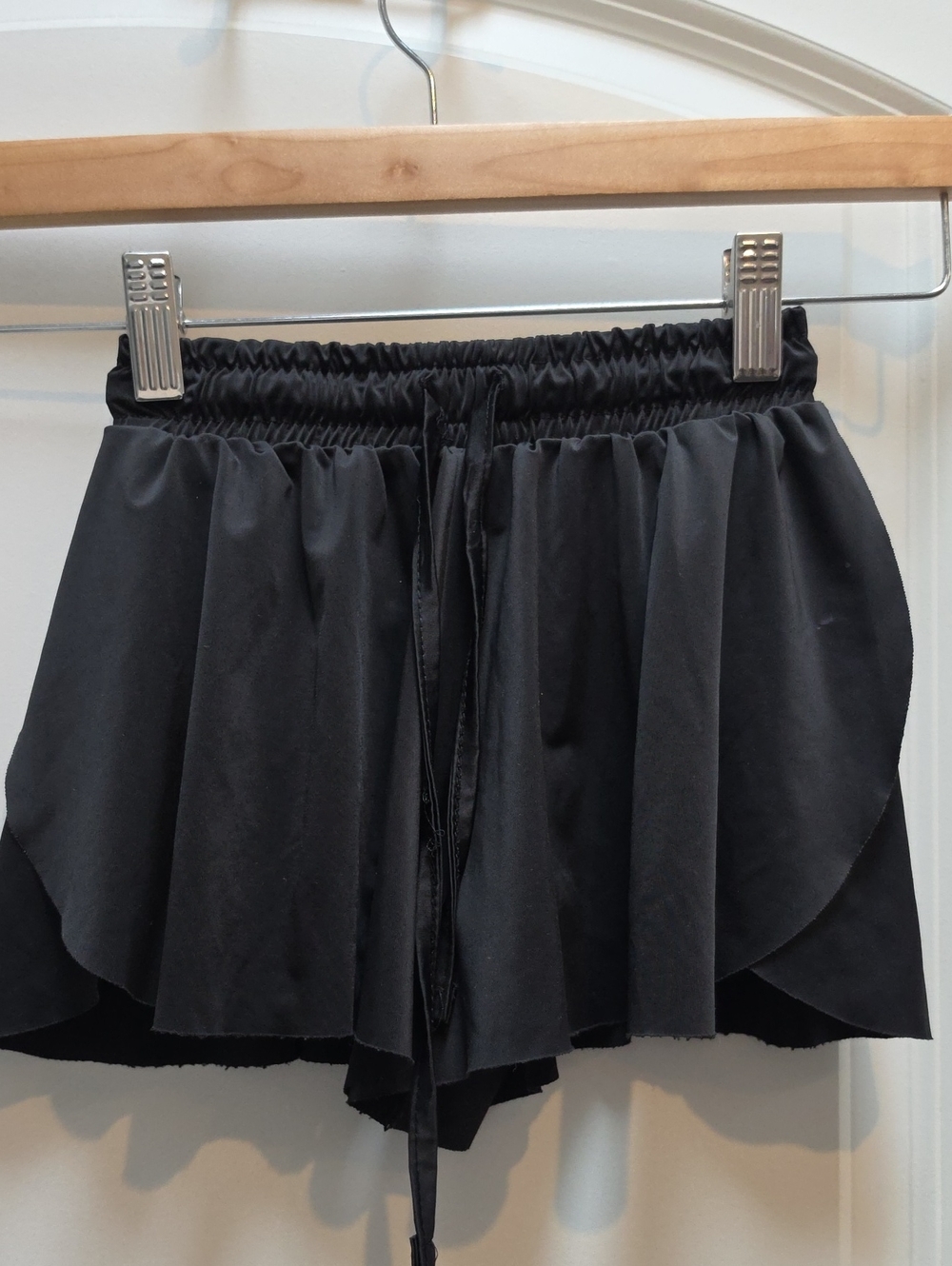 between Girls'Small Athletic Shorts in Black Size Small Like New